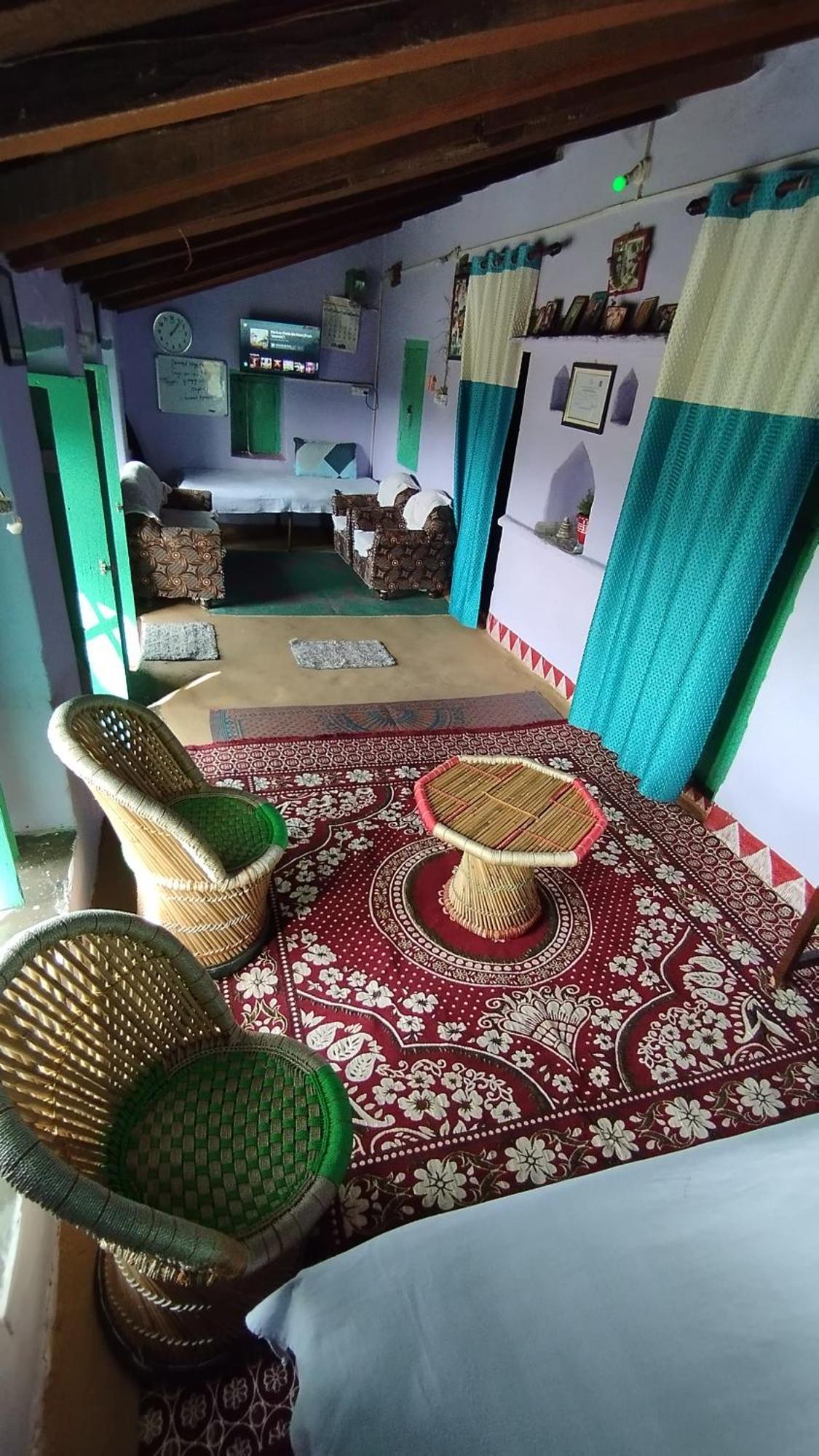 Dwarahat Village Farmstay- Babaji'S Cave Bilik gambar